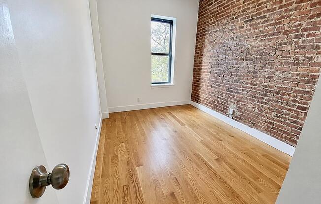 28 56 47 ST