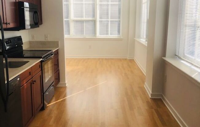2 beds, 1 bath, 900 sqft, $1,999, Unit 200