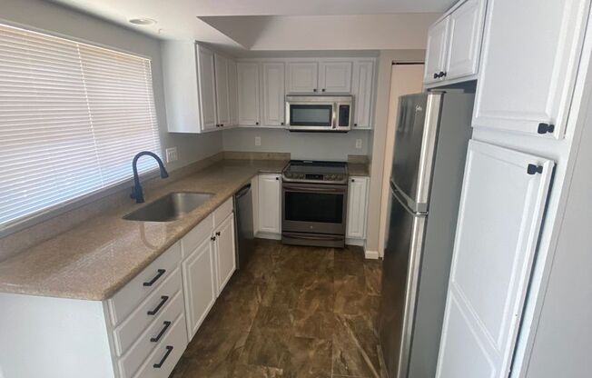 Renovated 3 bed, 2.5 bath Townhome in Aurora