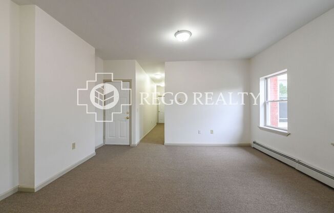 3 beds, 1 bath, 943 sqft, $1,750, Unit 301