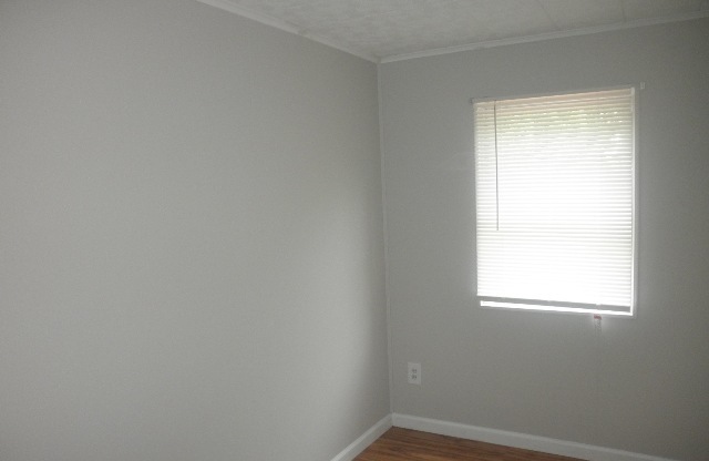 3 beds, 1 bath, $1,400