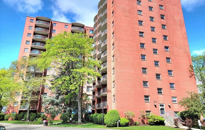 2 beds, 1 bath, 1,093 sqft, $2,400, Unit 1011