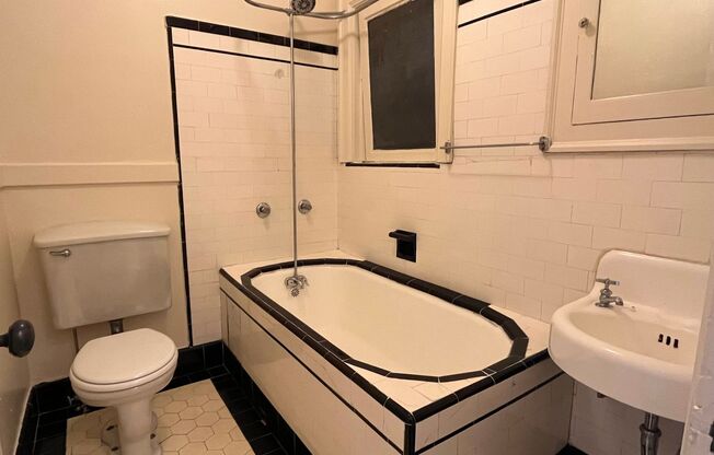 Studio, 1 bath, 485 sqft, $995, Unit 23