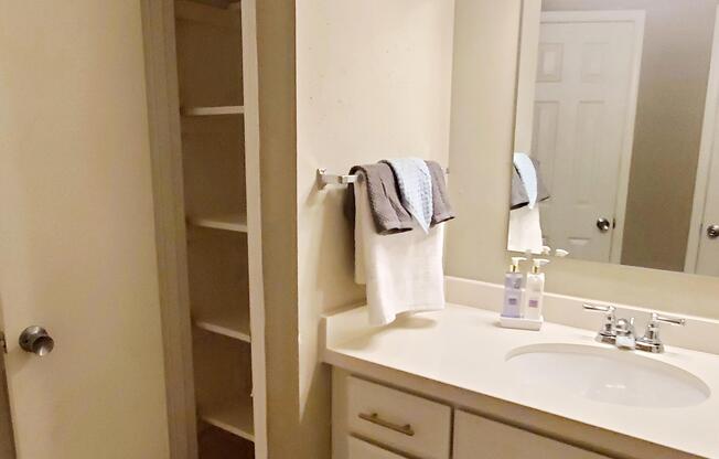 1 bed, 1 bath, 651 sqft, $869