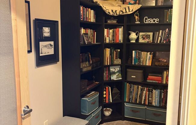 2 beds, 2 baths, 926 sqft, $1,600, Unit 301