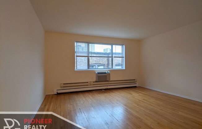 660 W Wrightwood Ave