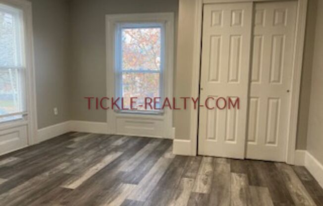 2 beds, 1 bath, $1,300, Unit 55.5