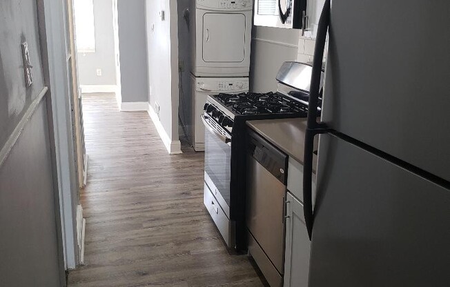 Capitol Hill/ H street - Renovated 1 bedroom apartment w/parking