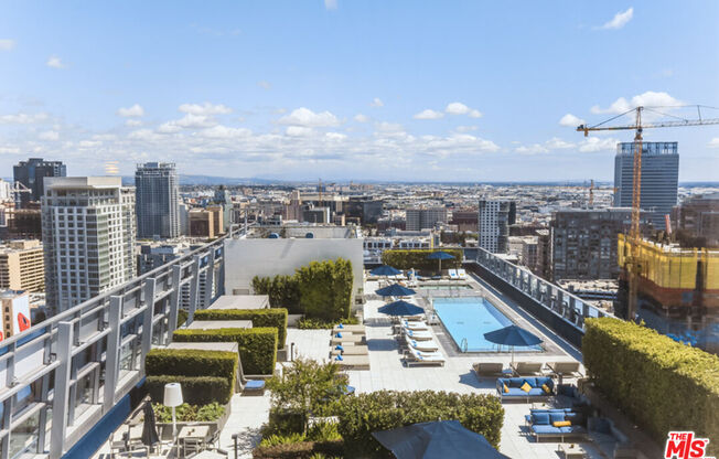 1 bed, 1.5 baths, 1,020 sqft, $5,500, Unit 31F