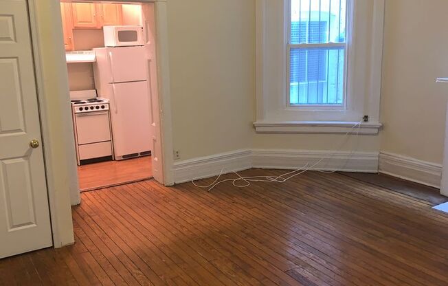 12 E Main St