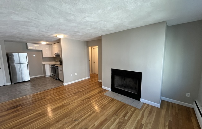 2 beds, 1 bath, $3,400, Unit 37