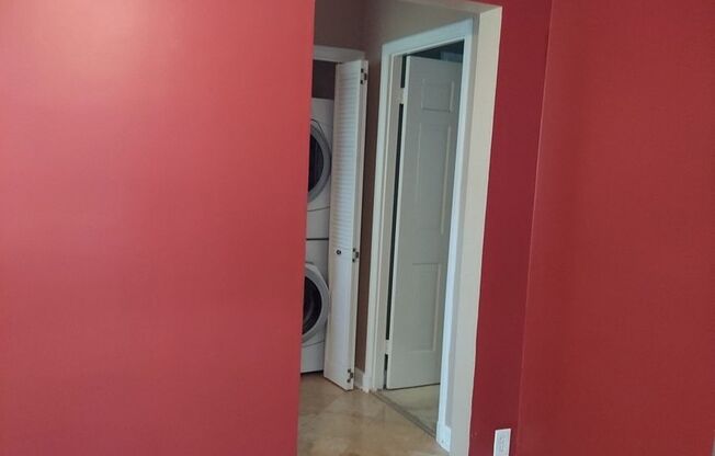 Stunning And Spacious 2-Level, 1 Bedroom, Den/Loft, 1 Bathroom Condo In Desirable Fairlington Villages