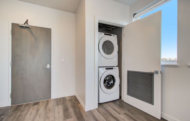 Studio, 1 bath, 430 sqft, $1,850, Unit 812