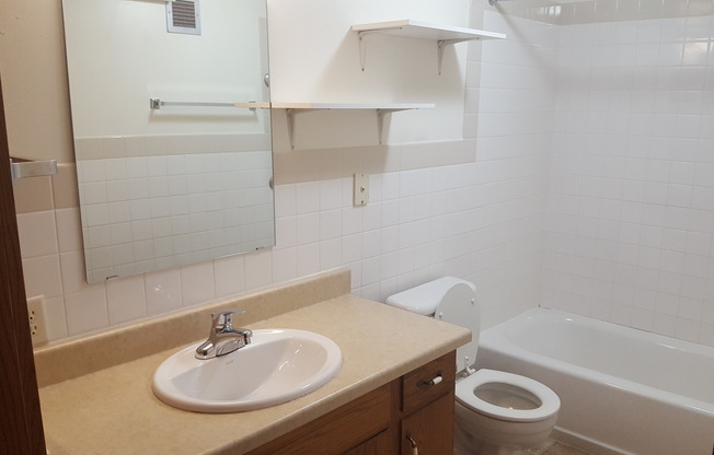 1 bed, 1 bath, 840 sqft, $975, Unit 11