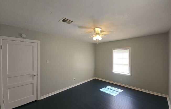 2 beds, 1 bath, $965