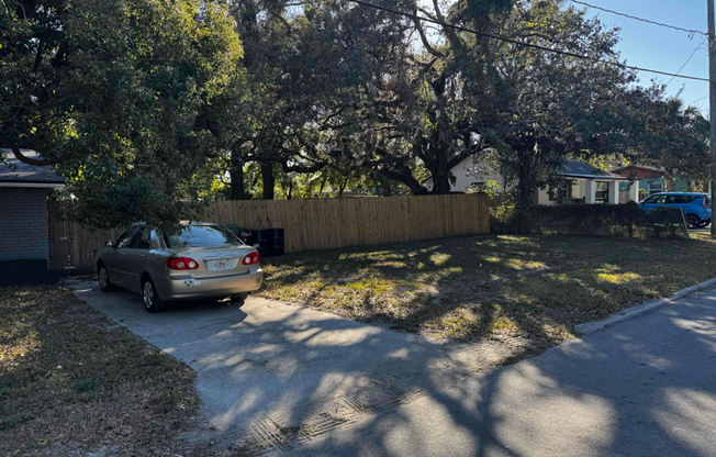 9410 N 11 ST