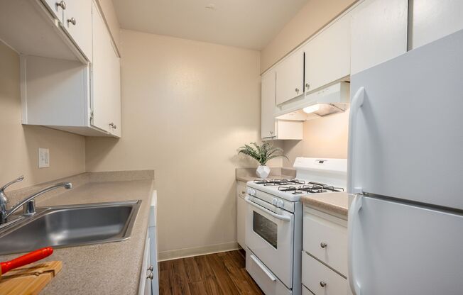 1 bed, 1 bath, 675 sqft, $1,320, Unit 32-50