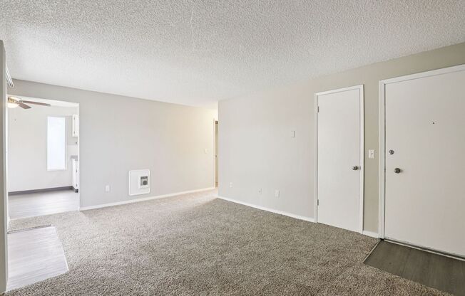 2 beds, 1 bath, 832 sqft, $1,479, Unit 4-40