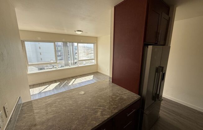 3 beds, 1 bath, 980 sqft, $2,995, Unit R-412