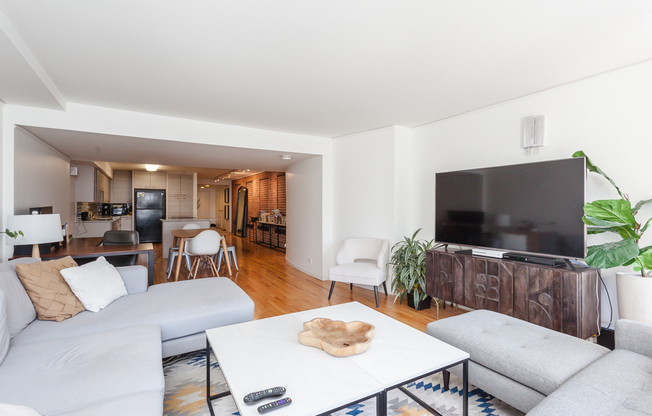 40 E 9th St, Chicago IL 304