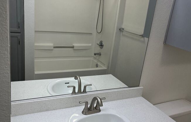 2 beds, 1 bath, 848 sqft, $1,950, Unit 1708