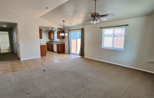 West Kennewick Location Close to Freeway Access