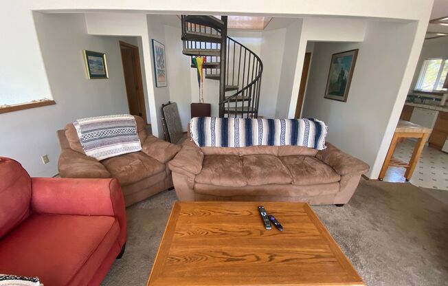 Octagonal Beach House - Sleeps 10 - MID-TERM