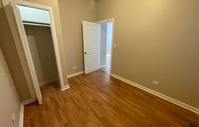 2 beds, 1 bath, $950, Unit 1022 # 1E