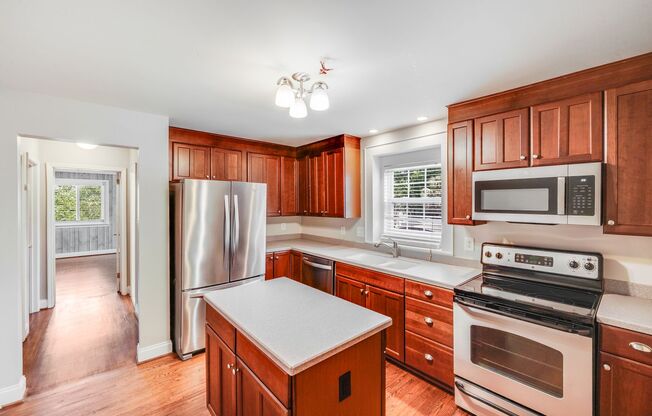 3 beds, 2 baths, 1,613 sqft, $2,900, Unit Unit 1