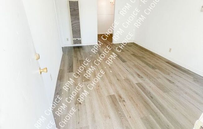 1062 1/2 RAVENNA AVE