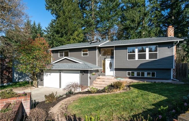 Spacious Updated Split Level In Federal Way