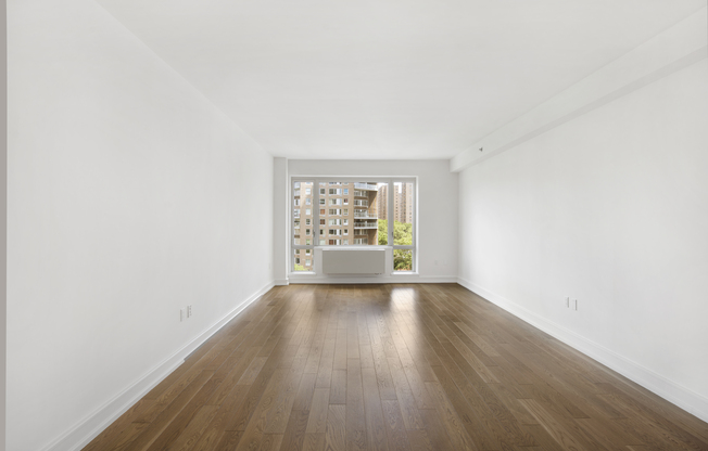 1280 5 AVE