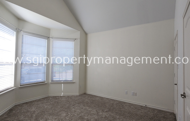 1369 CRES CV DR