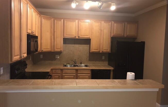 3 beds, 2 baths, $1,650, Unit # 1102