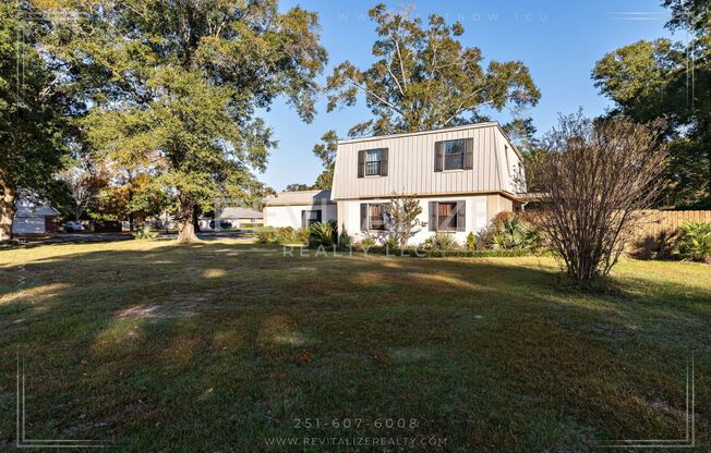 Charming 3-Bd 2.5 Ba on Corner Lot in Satsuma!