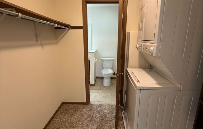 2 beds, 1 bath, 1,008 sqft, $1,650, Unit 7717CF