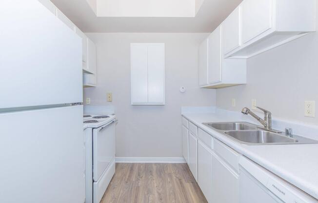 1 bed, 1 bath, 811 sqft, $915