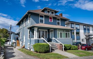 2924 Nassau St