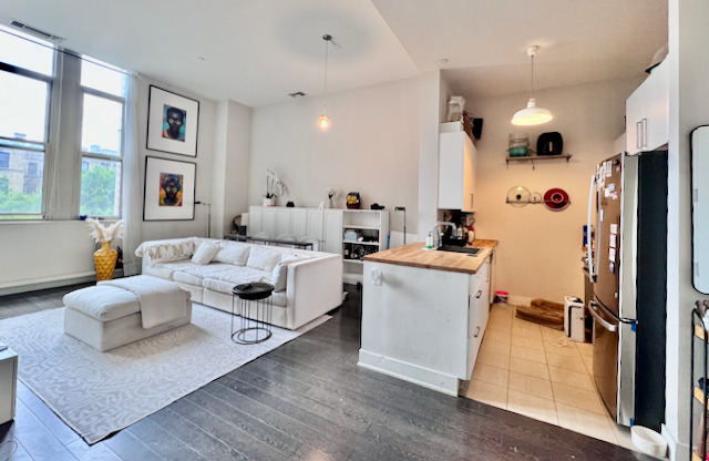 220 W 148 ST