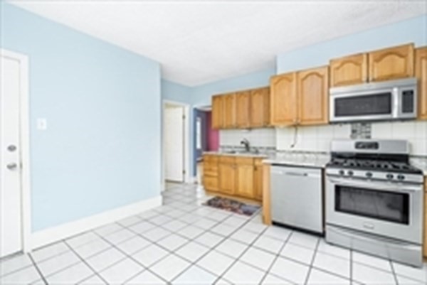 3 beds, 1 bath, 1,100 sqft, $2,500, Unit 3