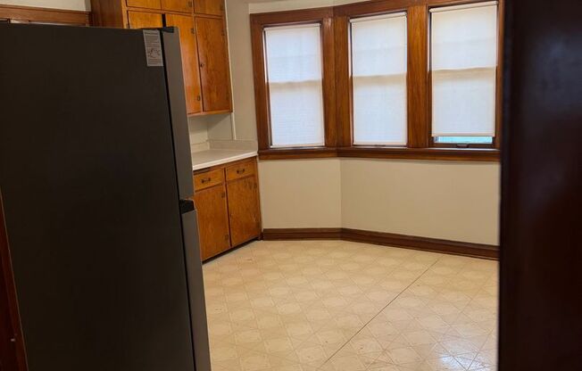 2 beds, 1 bath, $1,400, Unit 3937-Lower