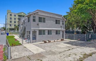 600 NW 25 CT