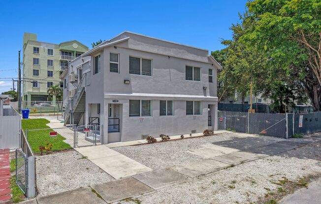 600 NW 25 CT