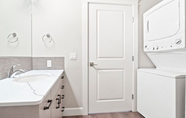 1 bed, 1 bath, 453 sqft, $2,450, Unit 422 SIM
