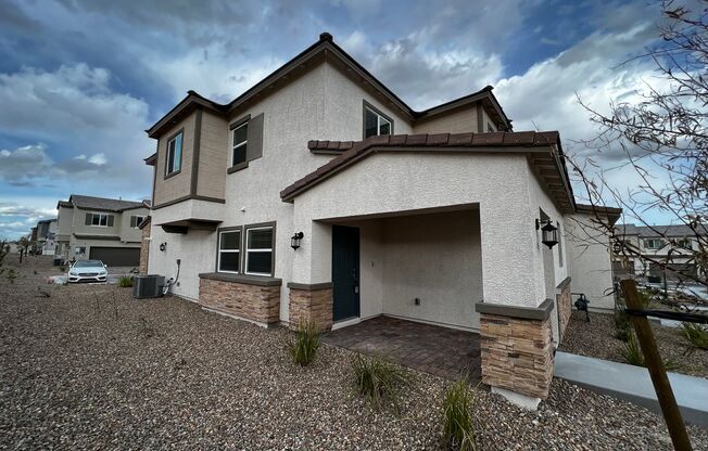 4 beds, 2.5 baths, $1,995, Unit 1