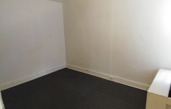 1 bed, 1 bath, 800 sqft, $995, Unit 2nd Flr