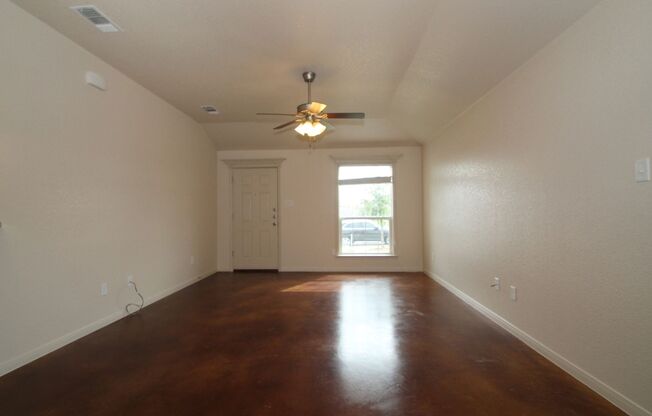 3 beds, 2 baths, $1,225, Unit Unit A