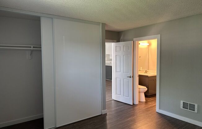 2 beds, 1.5 baths, 866 sqft, $2,880, Unit 800L3