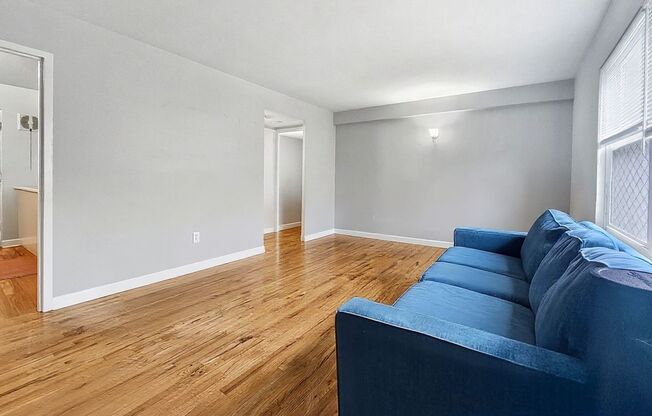 2104-24 W. Foster Ave