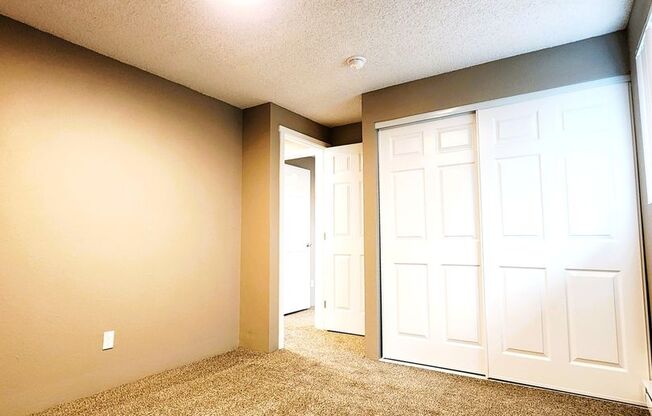 2 beds, 1 bath, 830 sqft, $1,285, Unit O-244